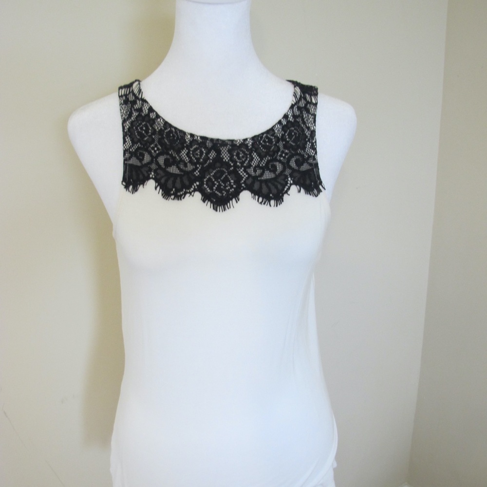 Express Women's Lace Sleeveless date night Top Shirt Size Small black white EUC - Picture 2 of 7
